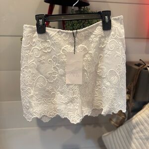 Zara Women's Cream Floral Lace Mini shorts